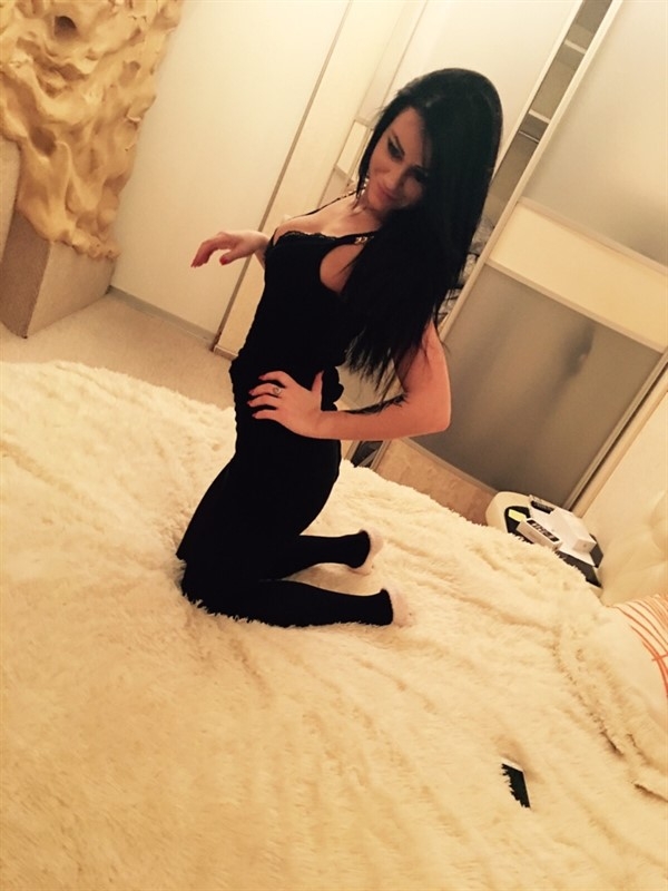 Позволь себе окунуться в мир страсти и наслаждений со мной. Я профессиональная индивидуалка, опытная и искусная в создании незабываемых моментов. Живу в Москве – столице страсти и возможностей. Мои услуги охватывают все, что ты желаешь – от классического секса до экзотических игр. Мои фото говорят сами за себя, ведь я заботливо обращаюсь о своей внешности и поддерживаю ее в идеальном состоянии. Заходи в мою атмосферу страсти и удовольствия, и я уверена, что ты останешься доволен и вернешься ко мне вновь. 💋 17215, 20 лет